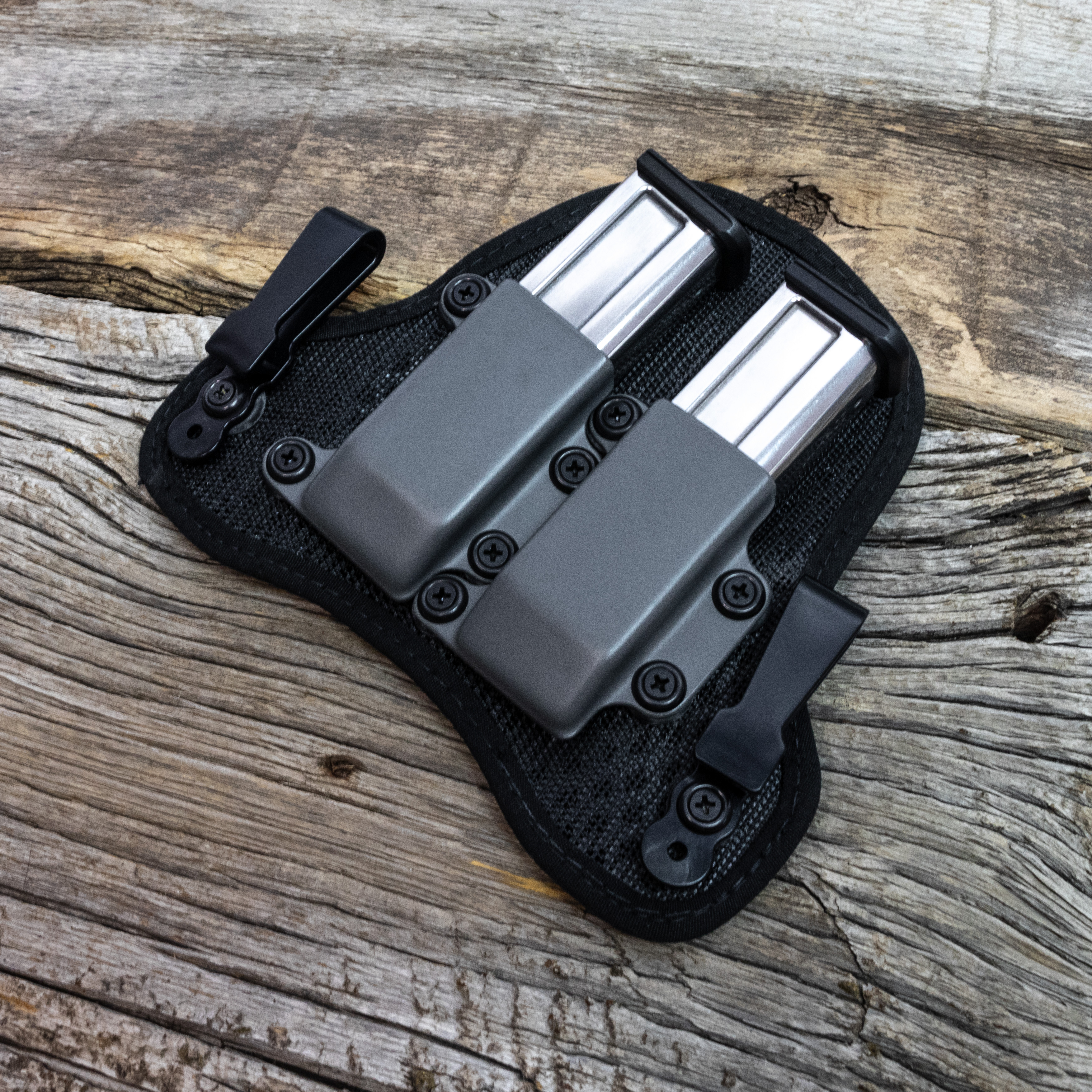 stealthgearusa-ventcore-iwb-double-mag-carrier-loaded-20210421-three-quarter-plank-shot.jpg